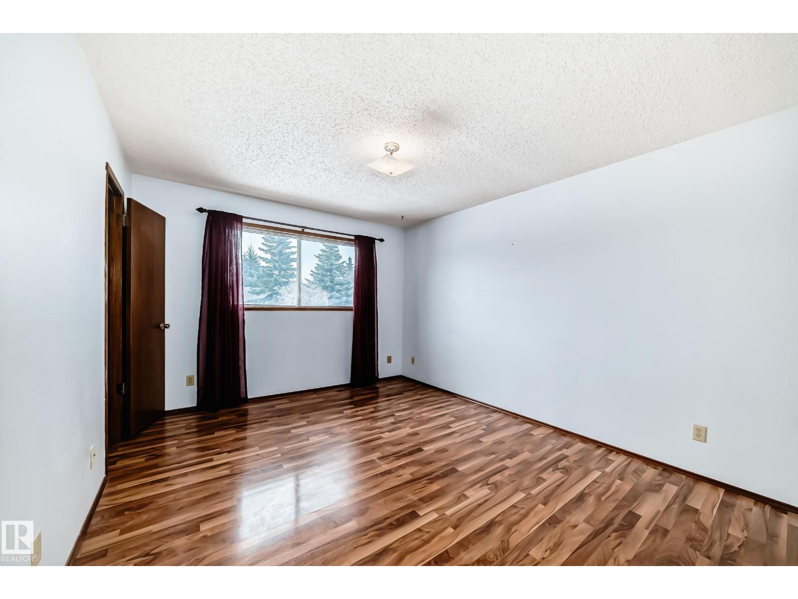 18507 98 AV NW - 22