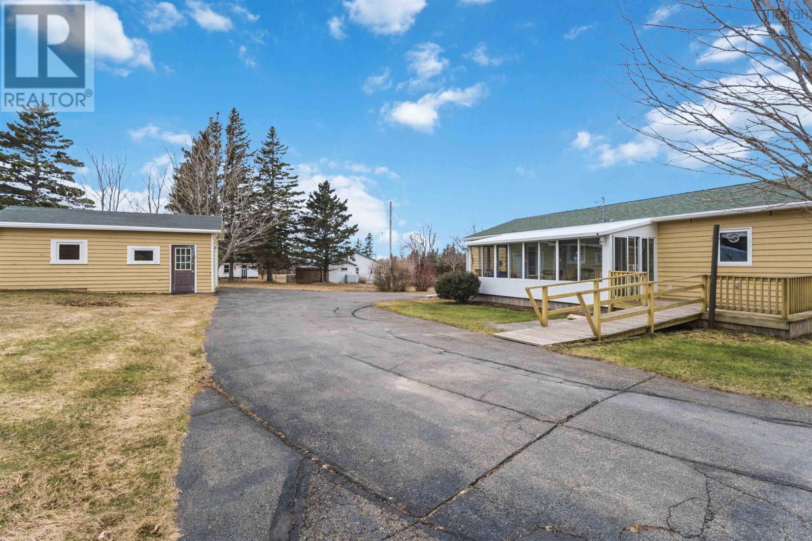 188 Seaman Street - 36