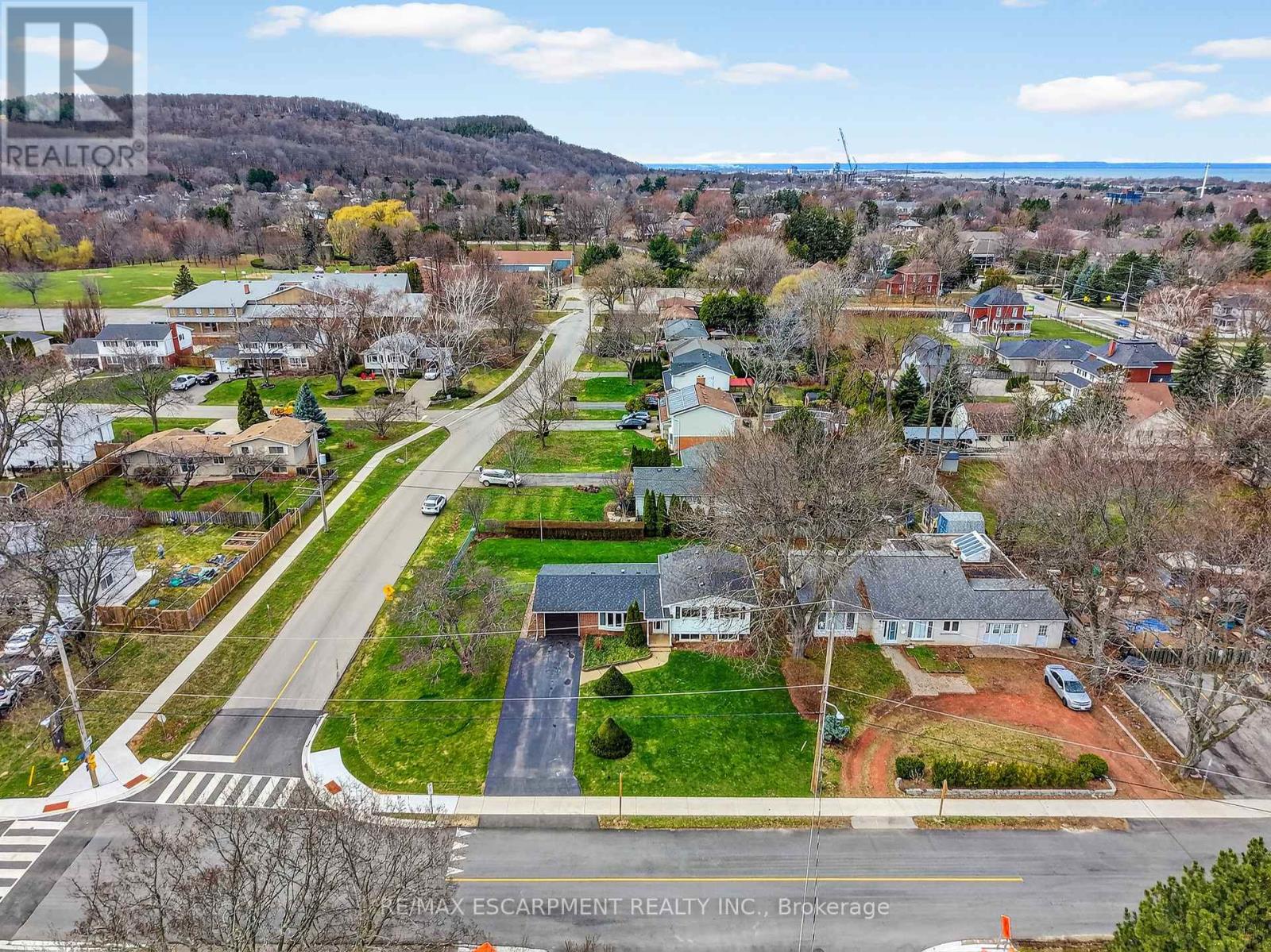 6 NELLES ROAD S - 43