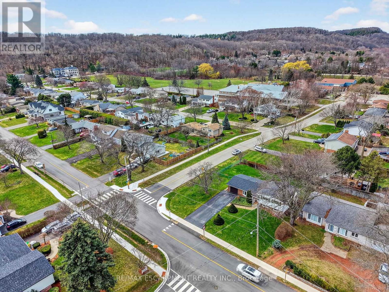 6 NELLES ROAD S - 45