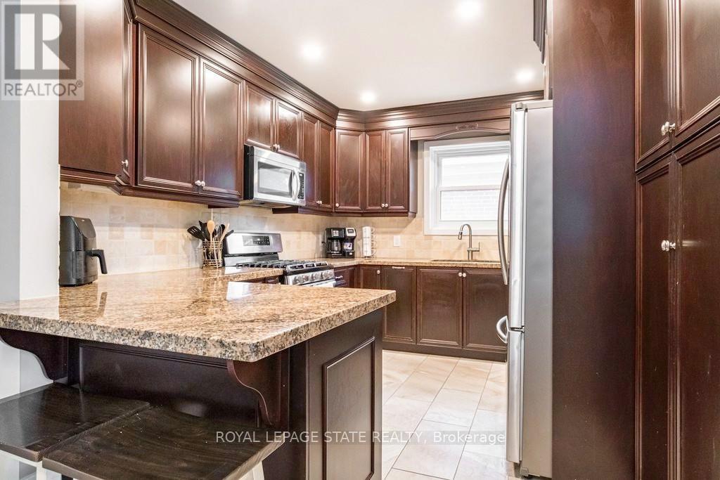143 HUXLEY AVENUE S - 11