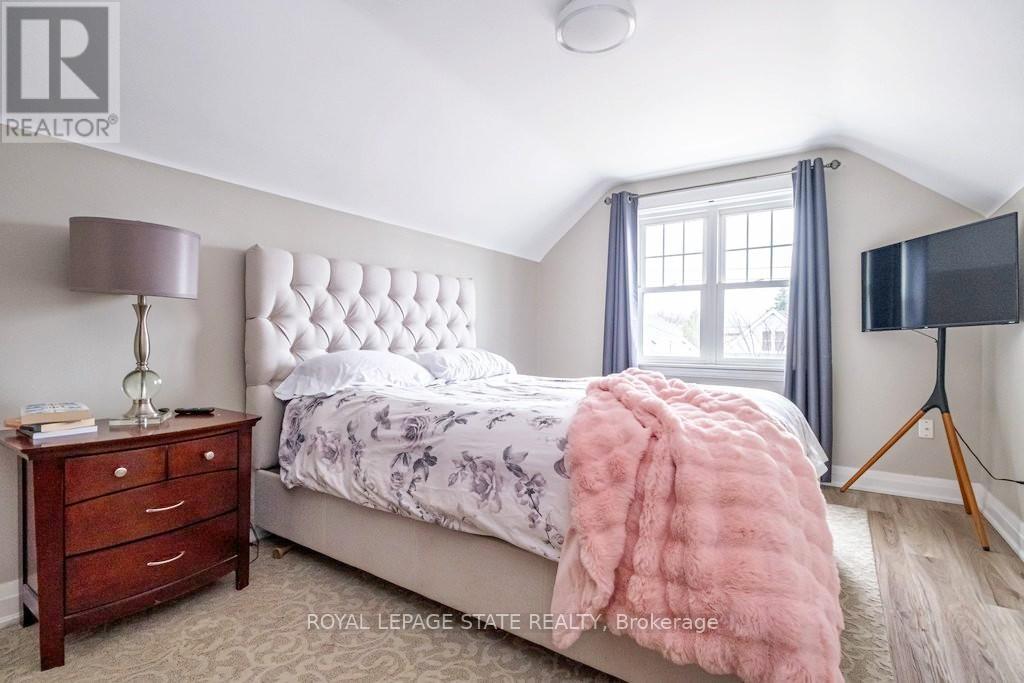 143 HUXLEY AVENUE S - 20