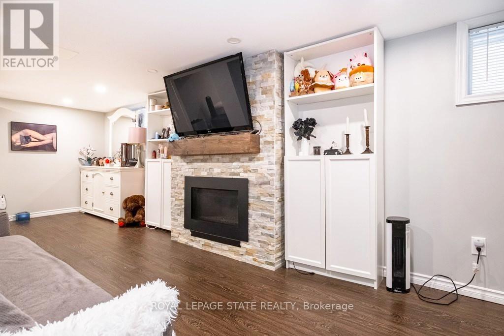 143 HUXLEY AVENUE S - 24