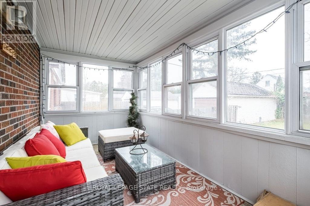 143 HUXLEY AVENUE S - 30