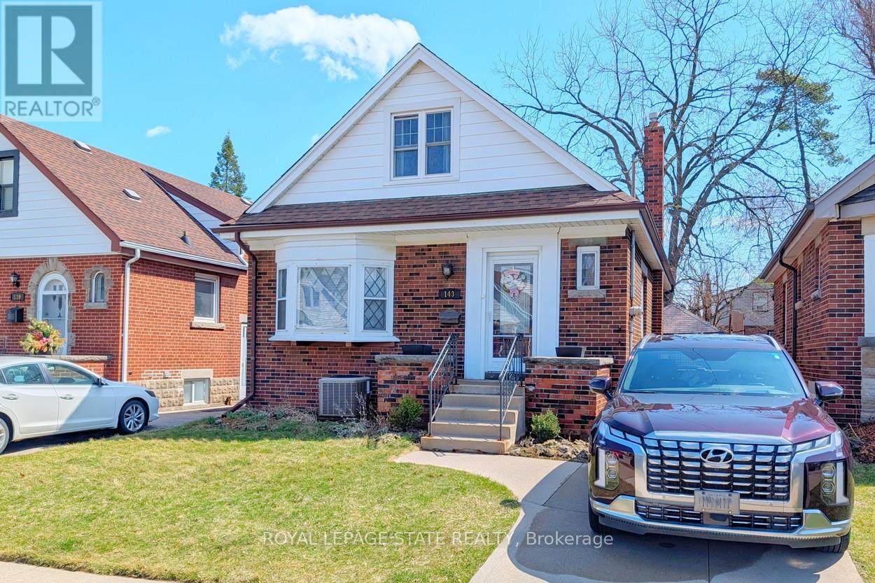 143 HUXLEY AVENUE S - 36