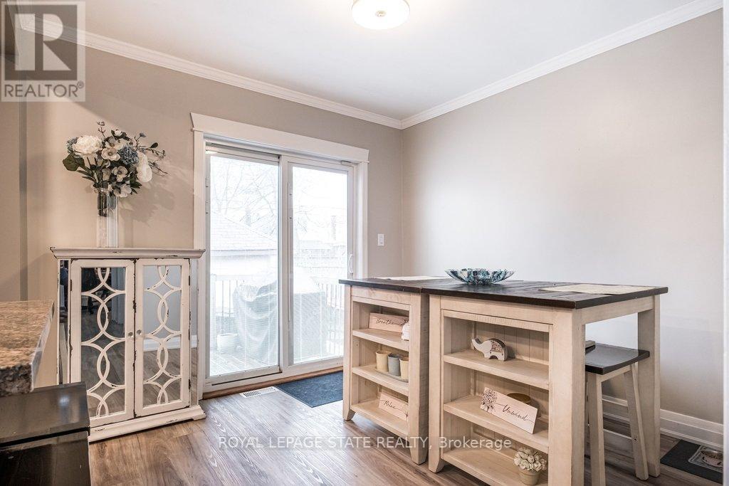 143 HUXLEY AVENUE S - 8