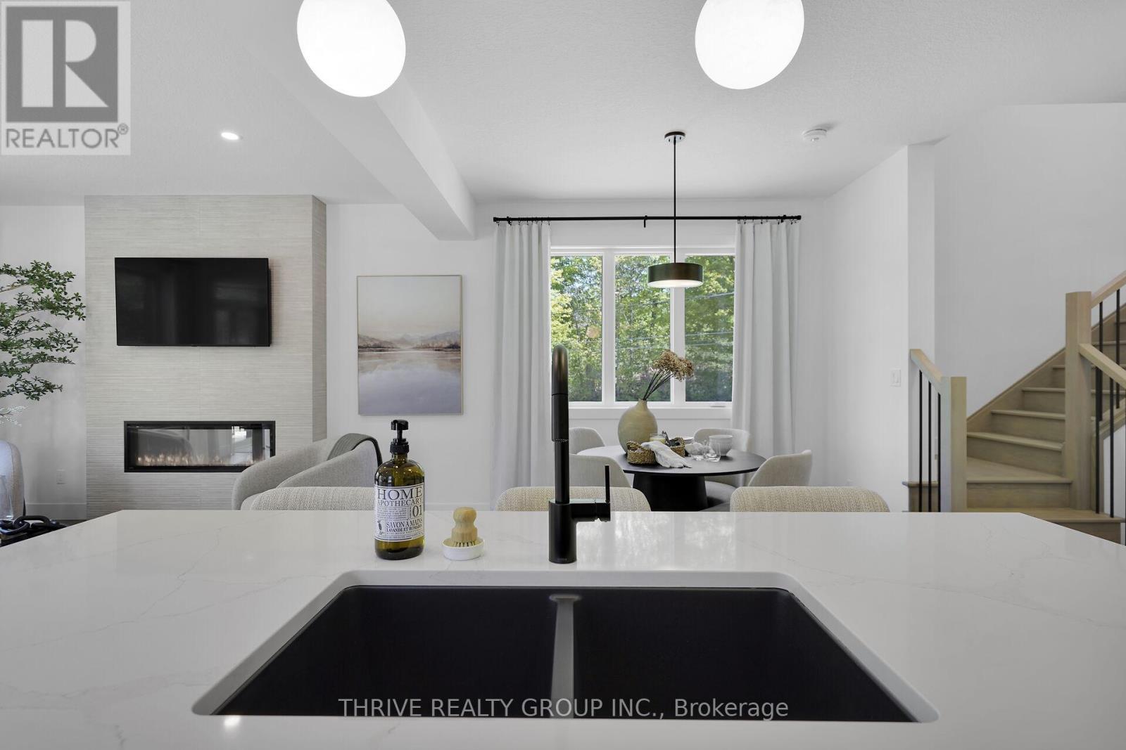 101 Meadowlily Road South — photo 42