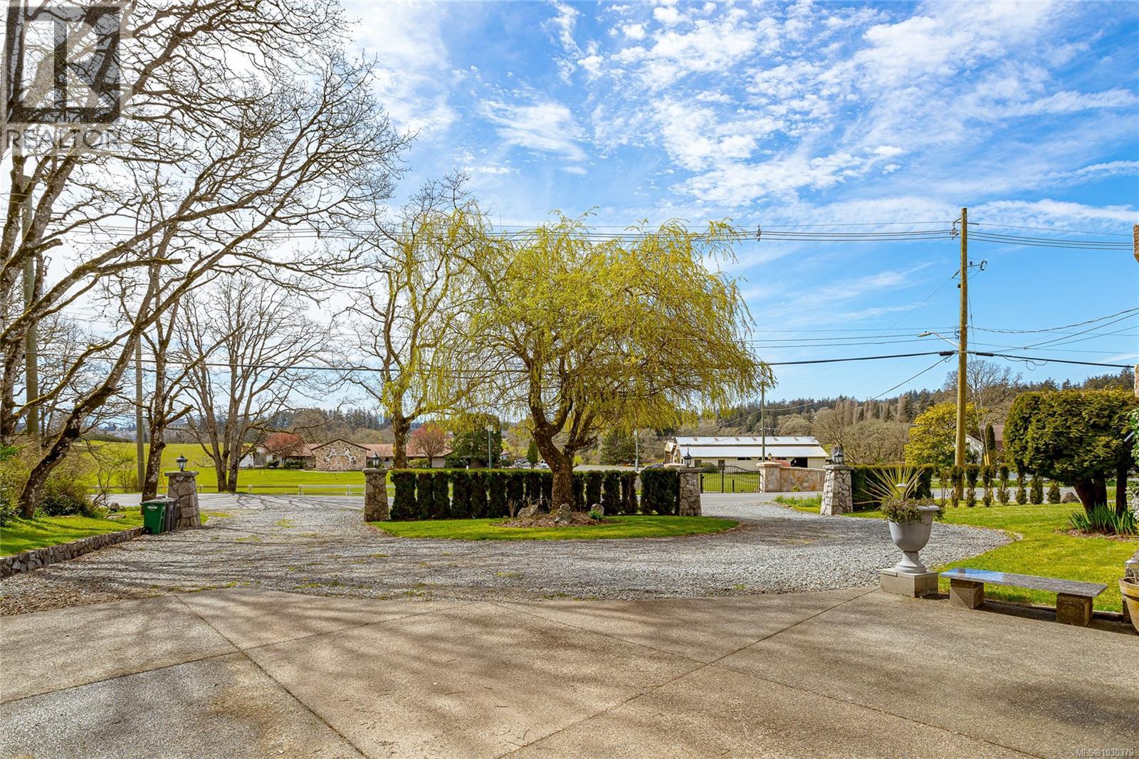 1670 BURNSIDE RD W - 34