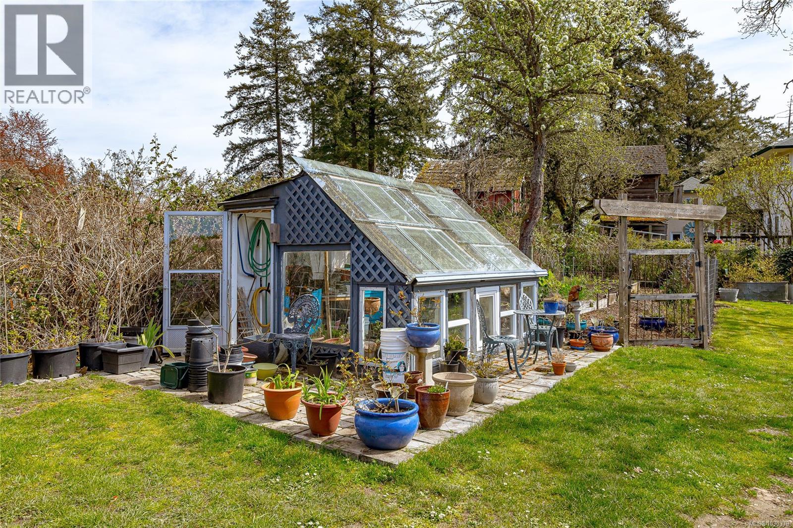 1670 BURNSIDE RD W - 44