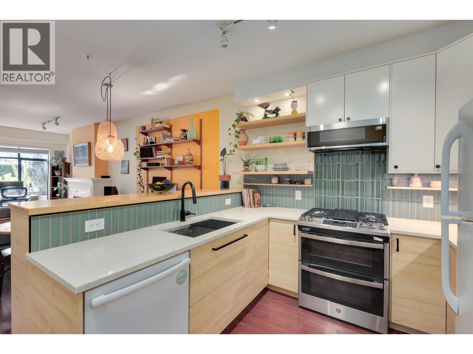 6 221 ASH STREET, New Westminster