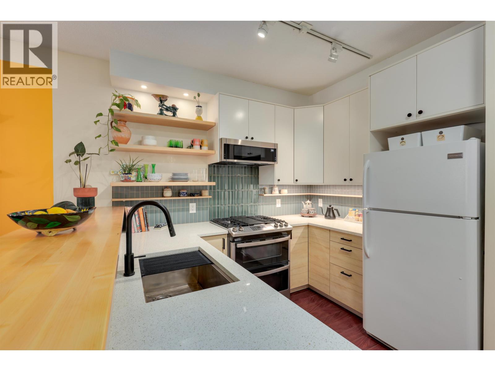 6 221 ASH STREET, New Westminster