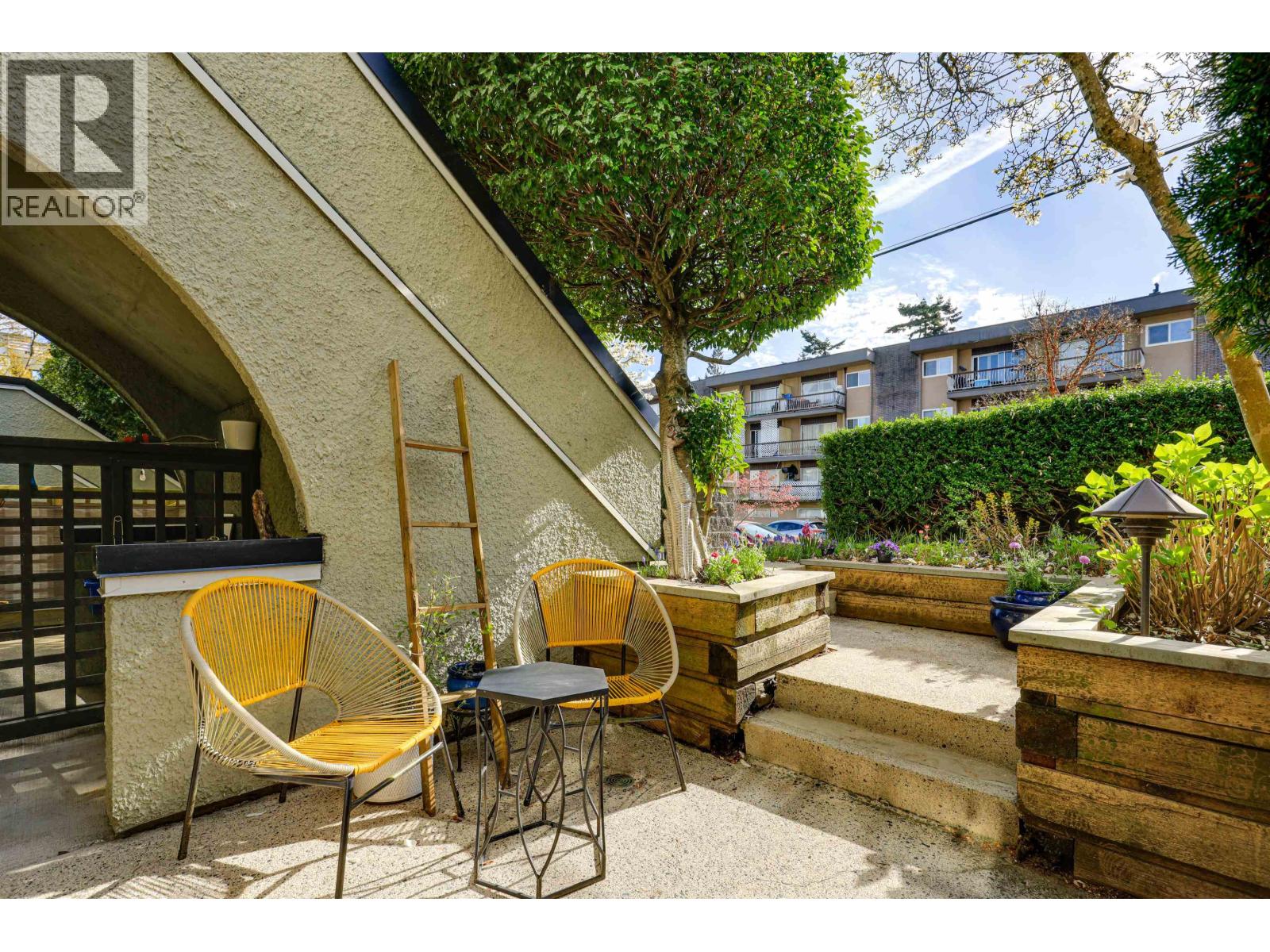 6 221 ASH STREET, New Westminster