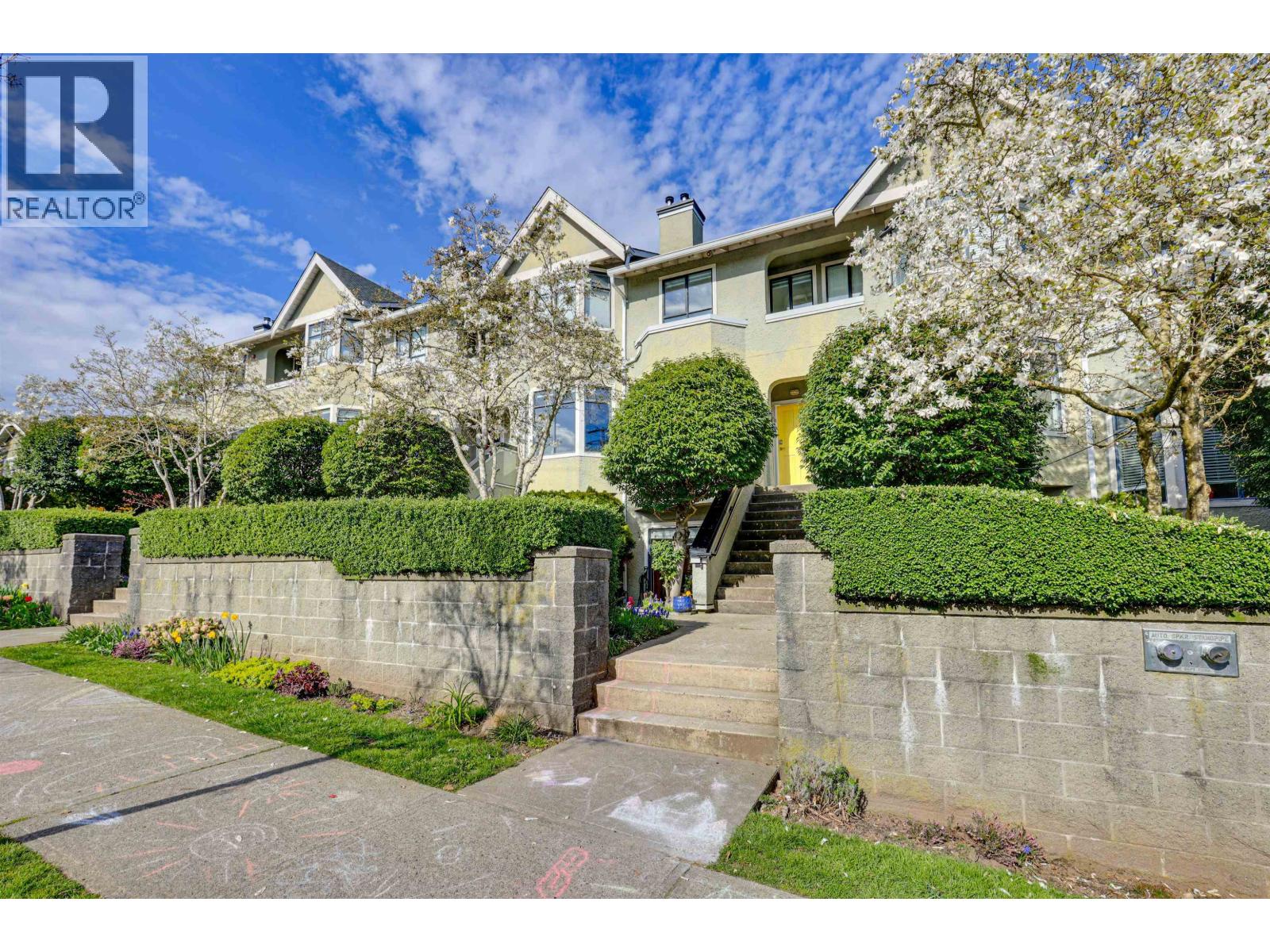 6 221 ASH STREET, New Westminster