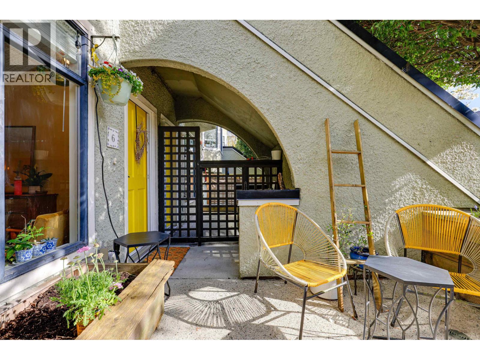 6 221 ASH STREET, New Westminster