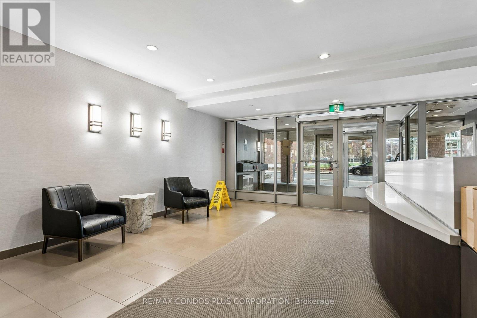 #204 15 MAITLAND PLACE - 27
