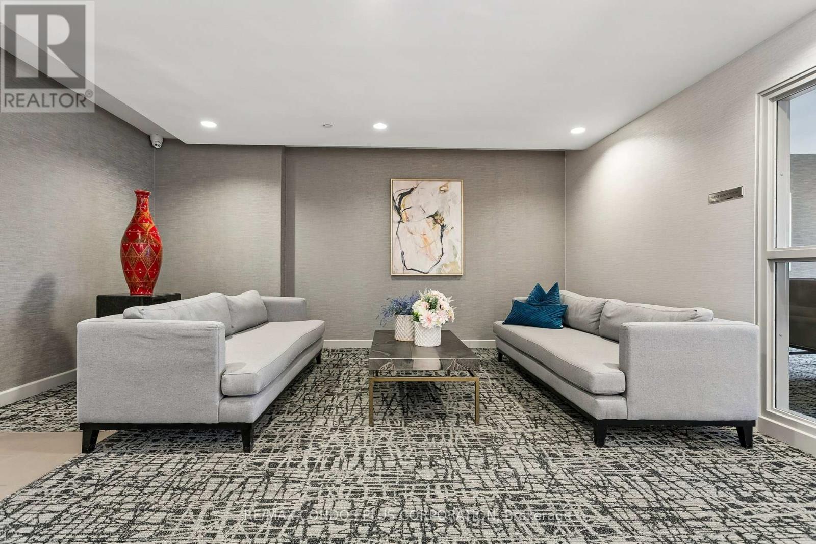 #204 15 MAITLAND PLACE - 28