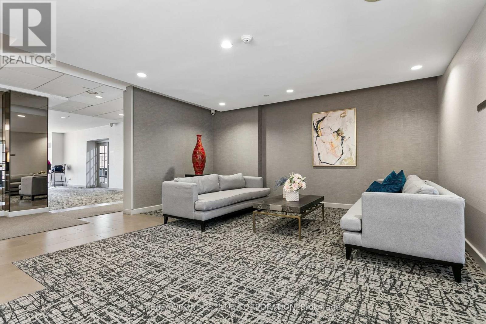 #204 15 MAITLAND PLACE - 29