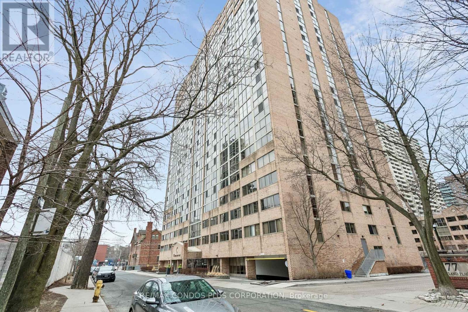 #204 15 MAITLAND PLACE - 31