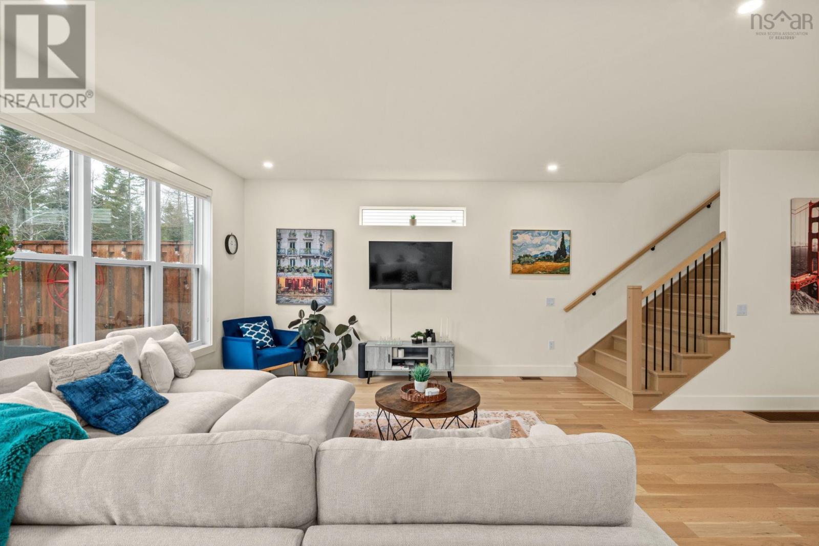 28 TREKKER DRIVE - 10