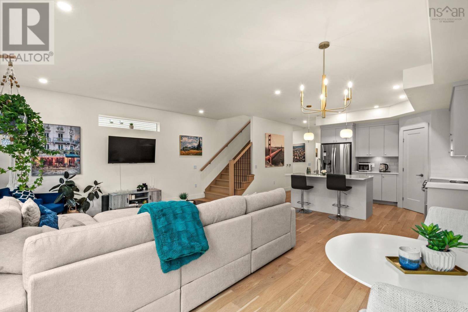 28 TREKKER DRIVE - 11