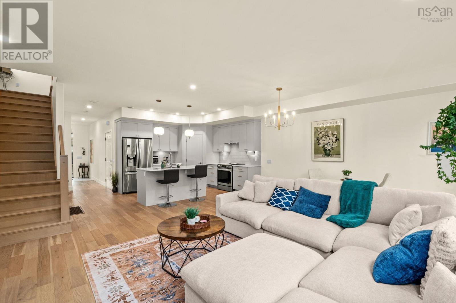 28 TREKKER DRIVE - 12