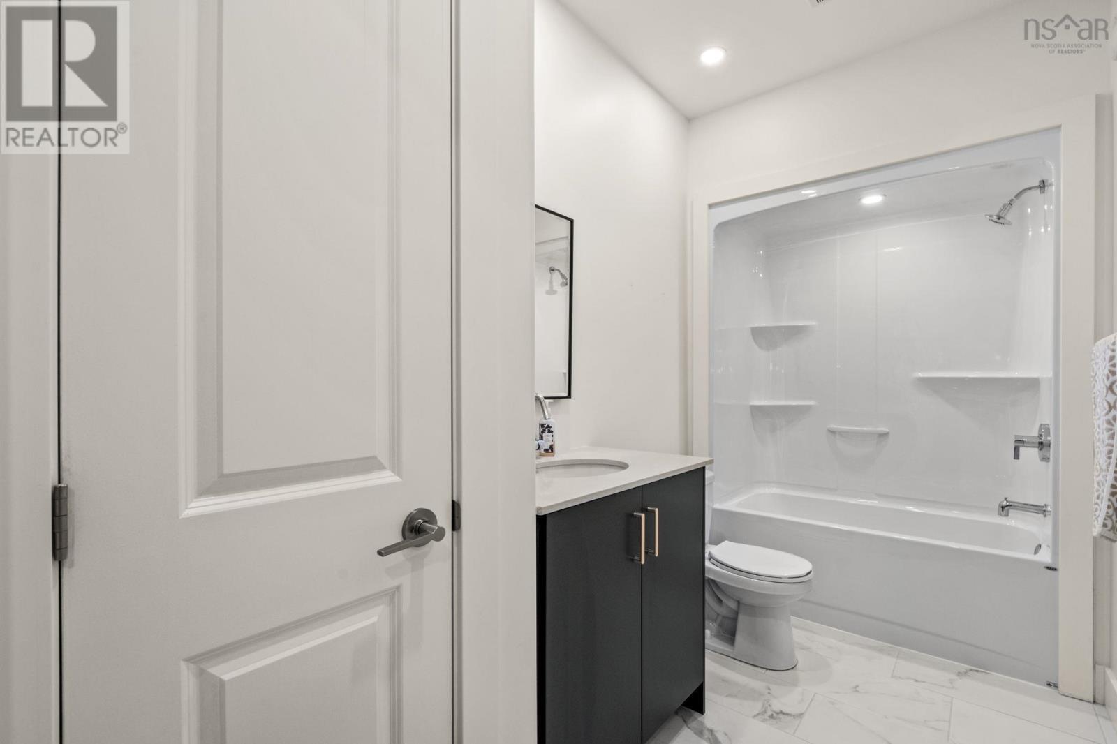 28 TREKKER DRIVE - 24