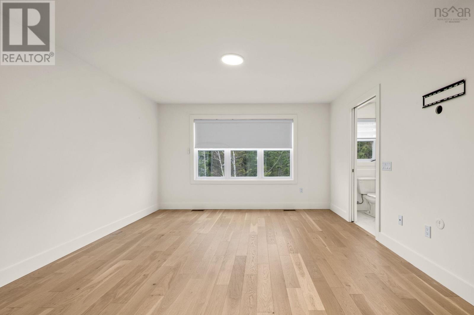 28 TREKKER DRIVE - 14