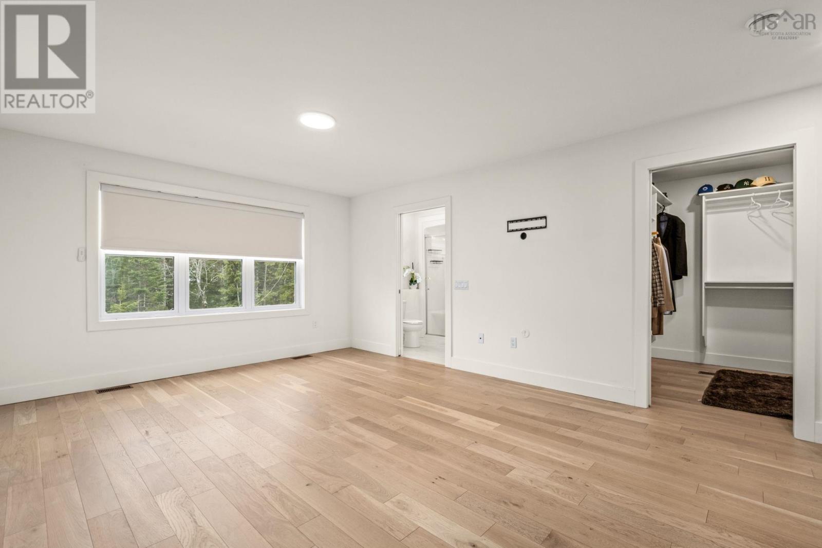 28 TREKKER DRIVE - 15