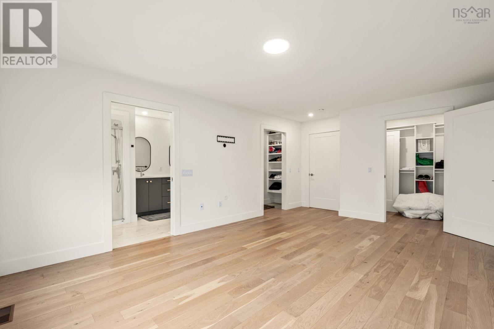 28 TREKKER DRIVE - 18