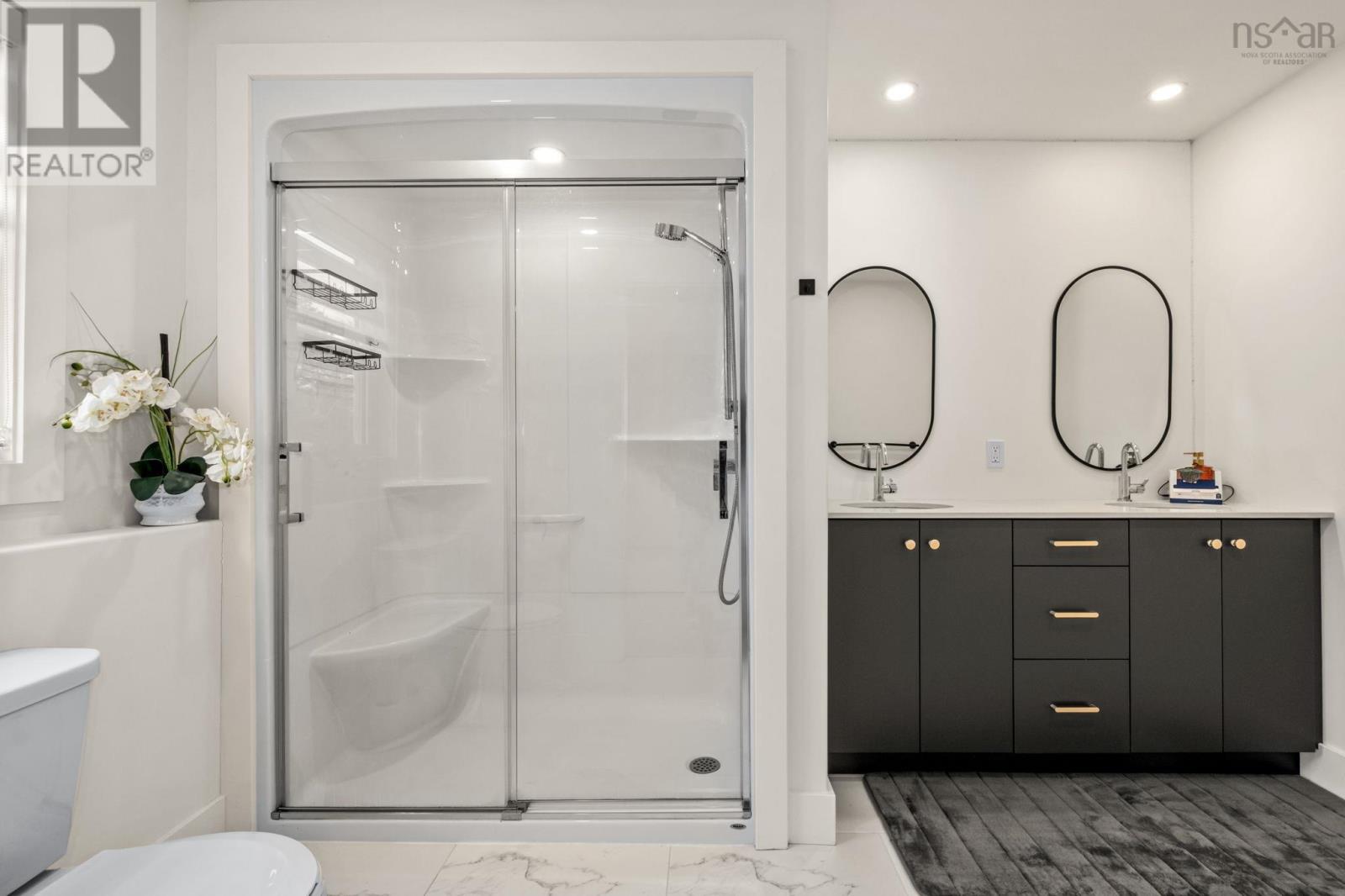 28 TREKKER DRIVE - 17