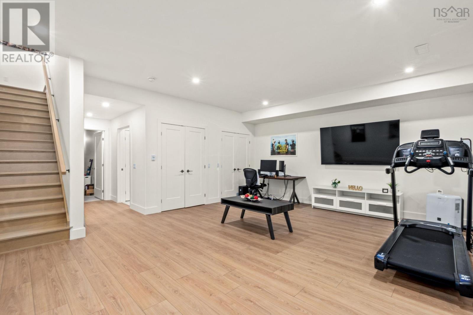 28 TREKKER DRIVE - 21