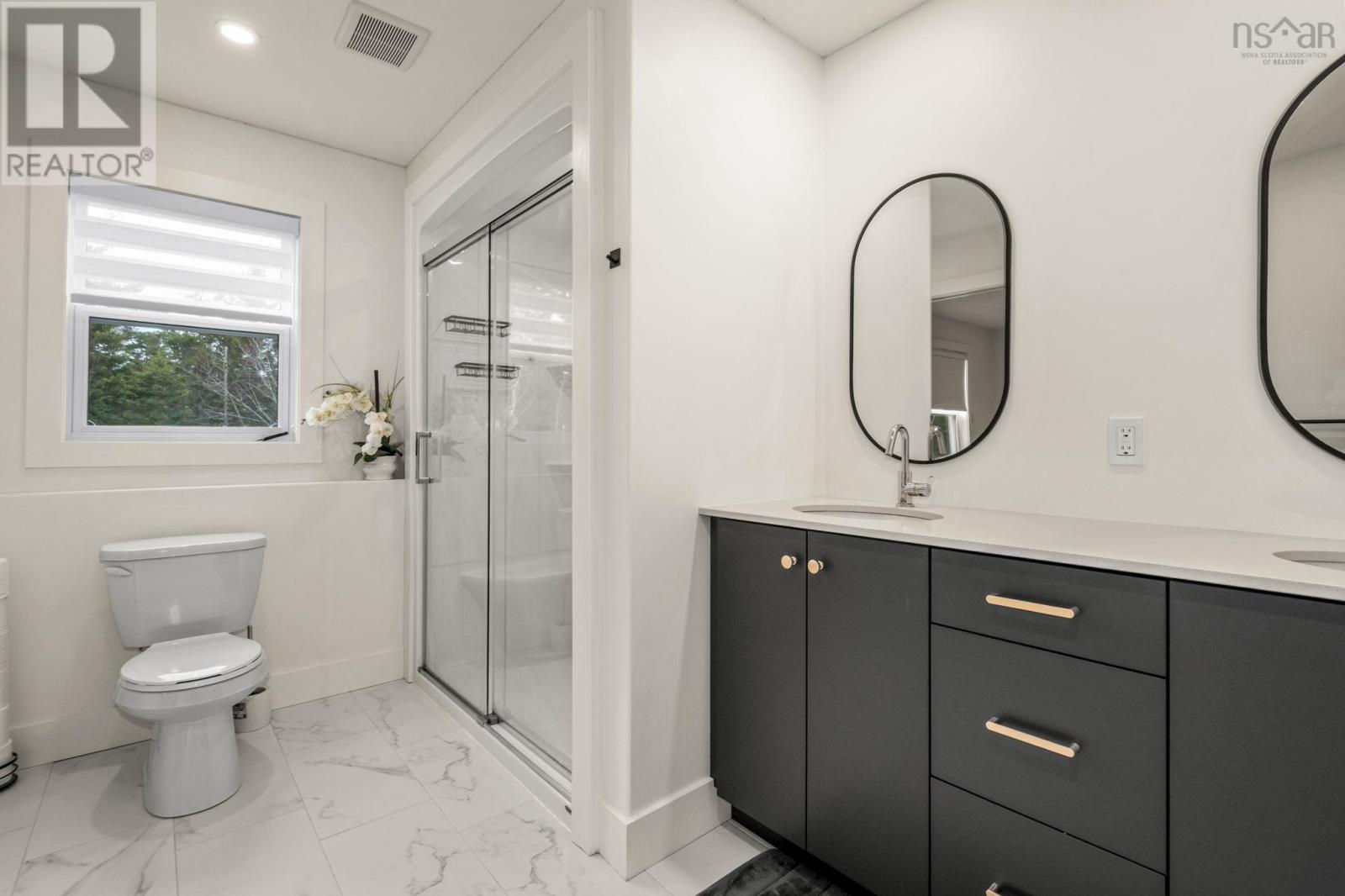 28 TREKKER DRIVE - 16