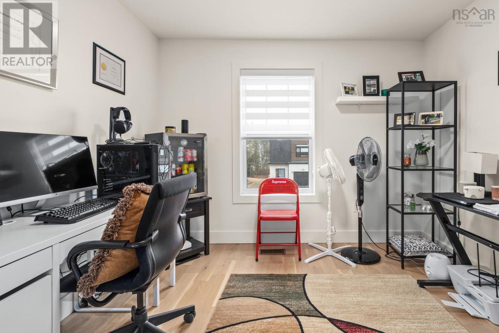 28 TREKKER DRIVE - 19