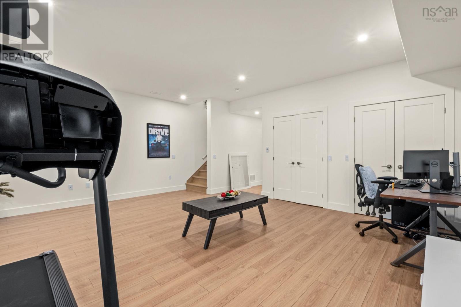 28 TREKKER DRIVE - 23