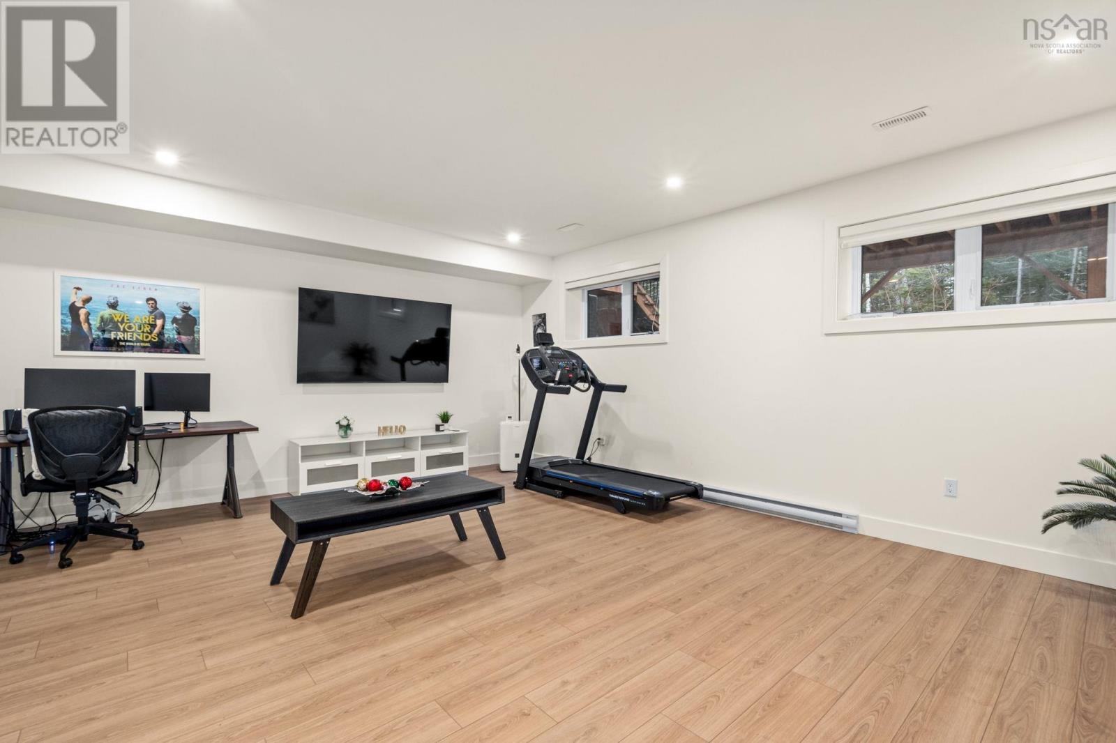 28 TREKKER DRIVE - 22