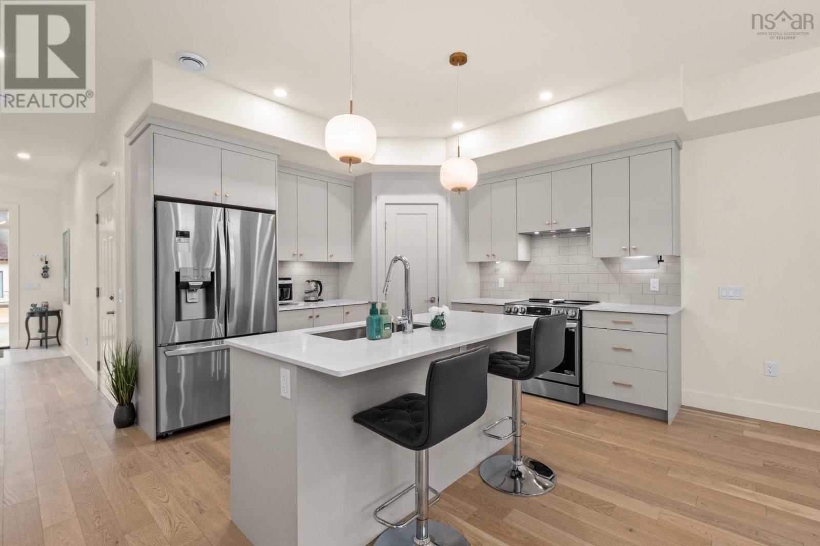 28 TREKKER DRIVE - 4