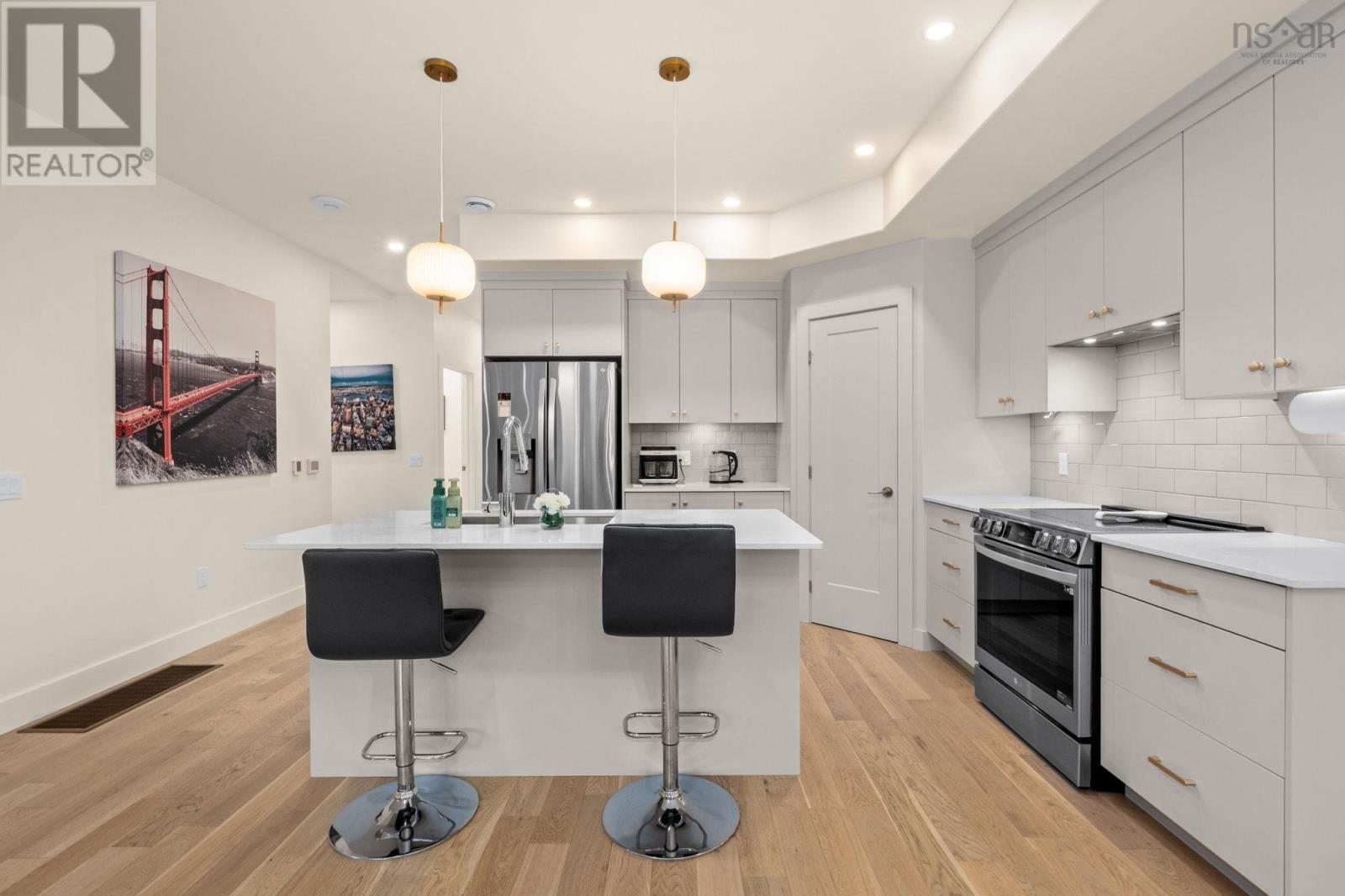 28 TREKKER DRIVE - 7