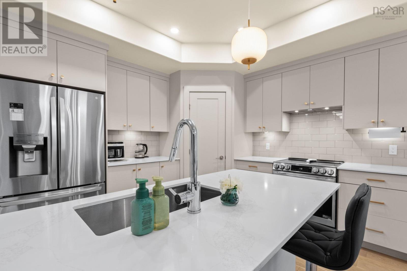 28 TREKKER DRIVE - 5