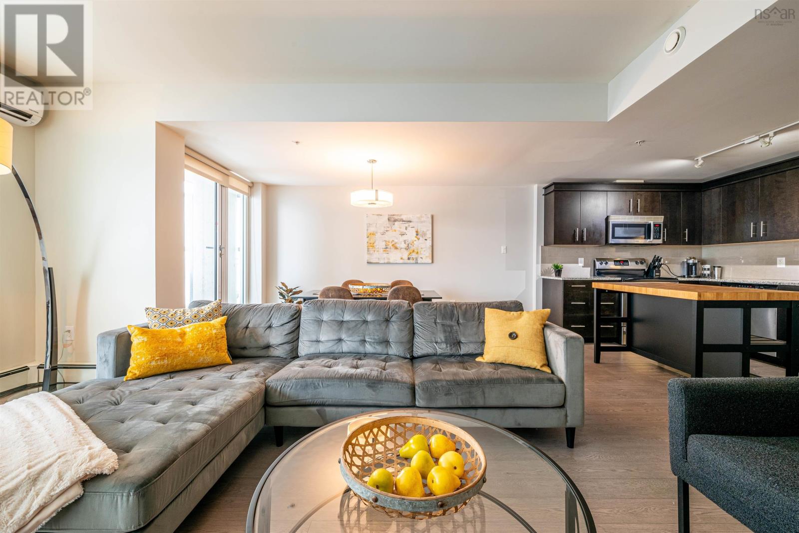 #403 15 KINGS WHARF PLACE - 16