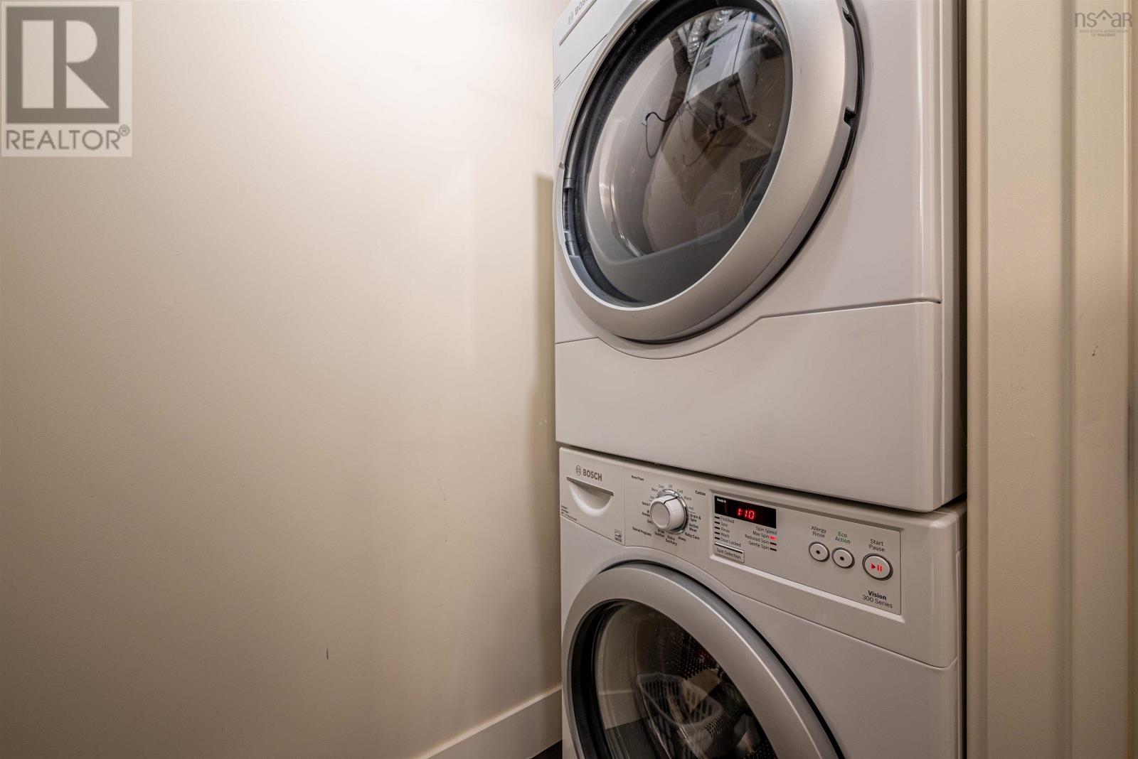 #403 15 KINGS WHARF PLACE - 26