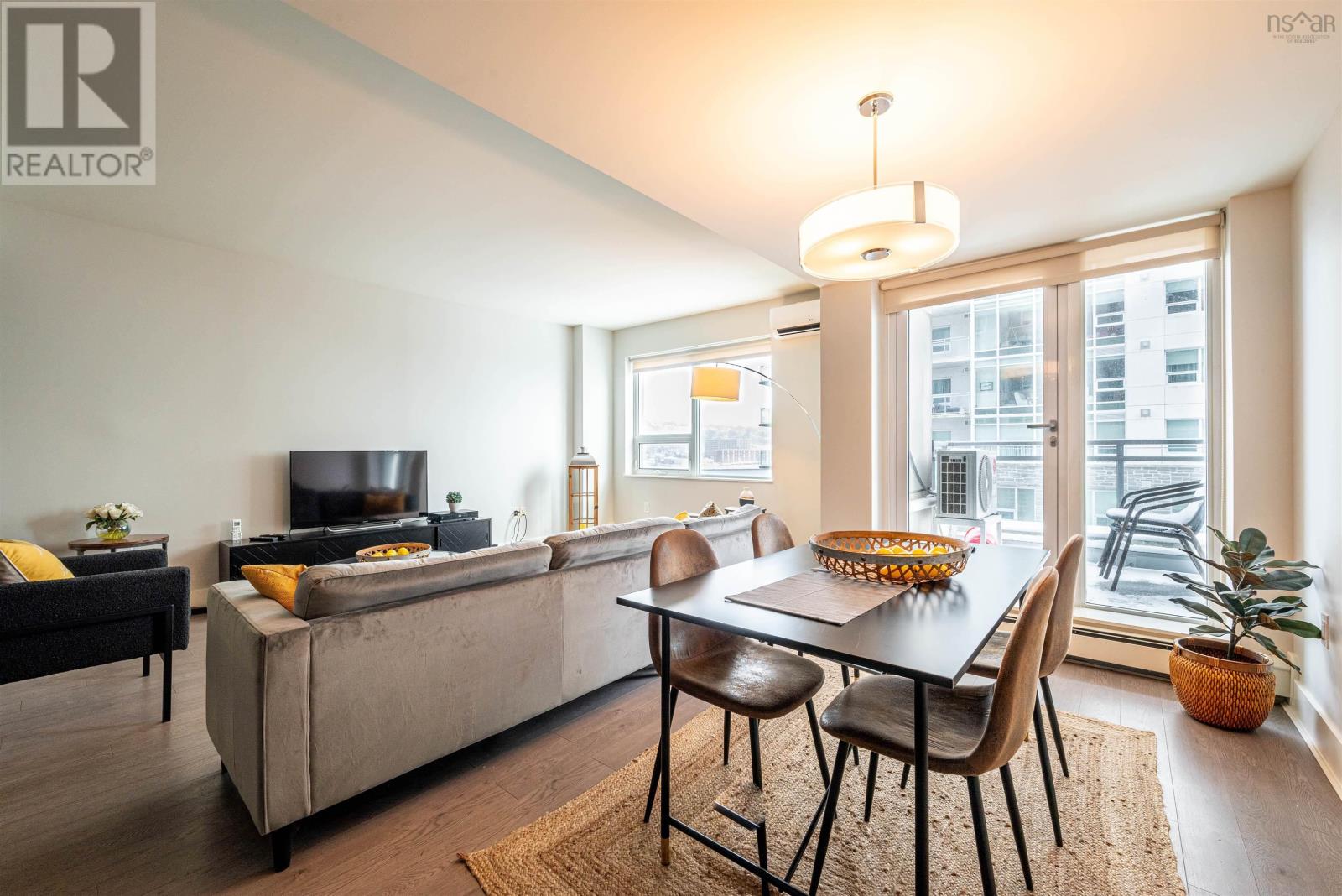 #403 15 KINGS WHARF PLACE - 13