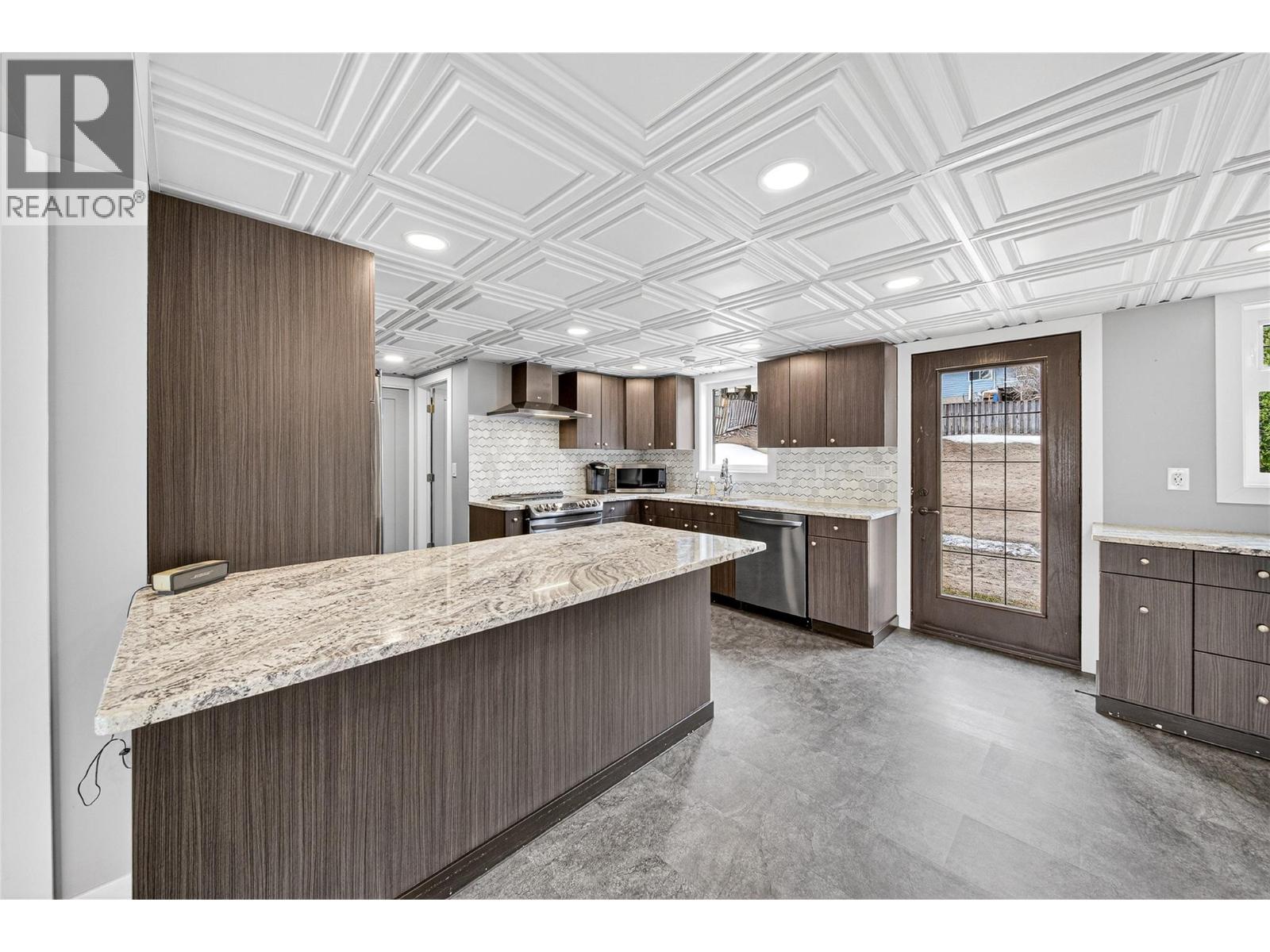 921 Alpine Way - 11