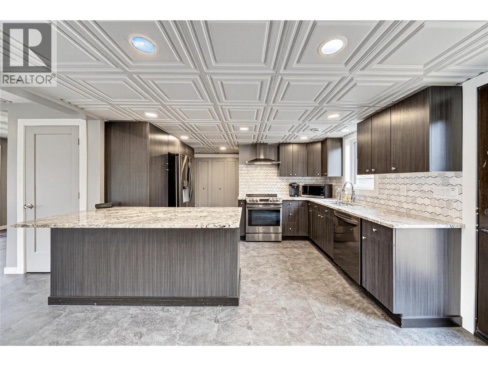 921 Alpine Way - 12