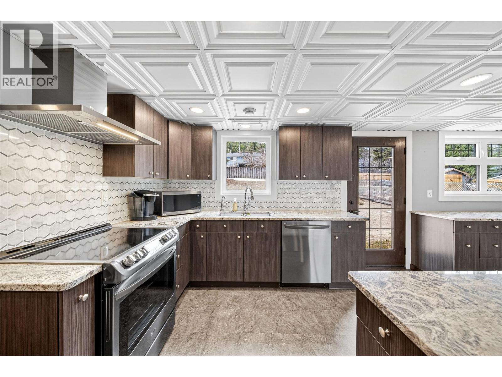 921 Alpine Way - 14