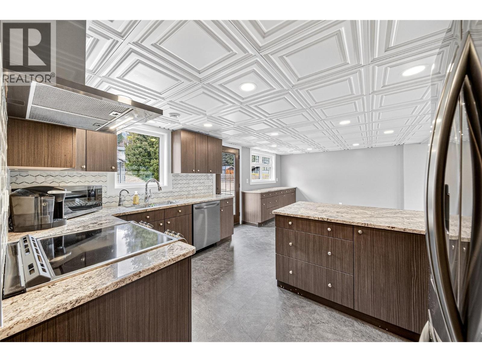 921 Alpine Way - 15