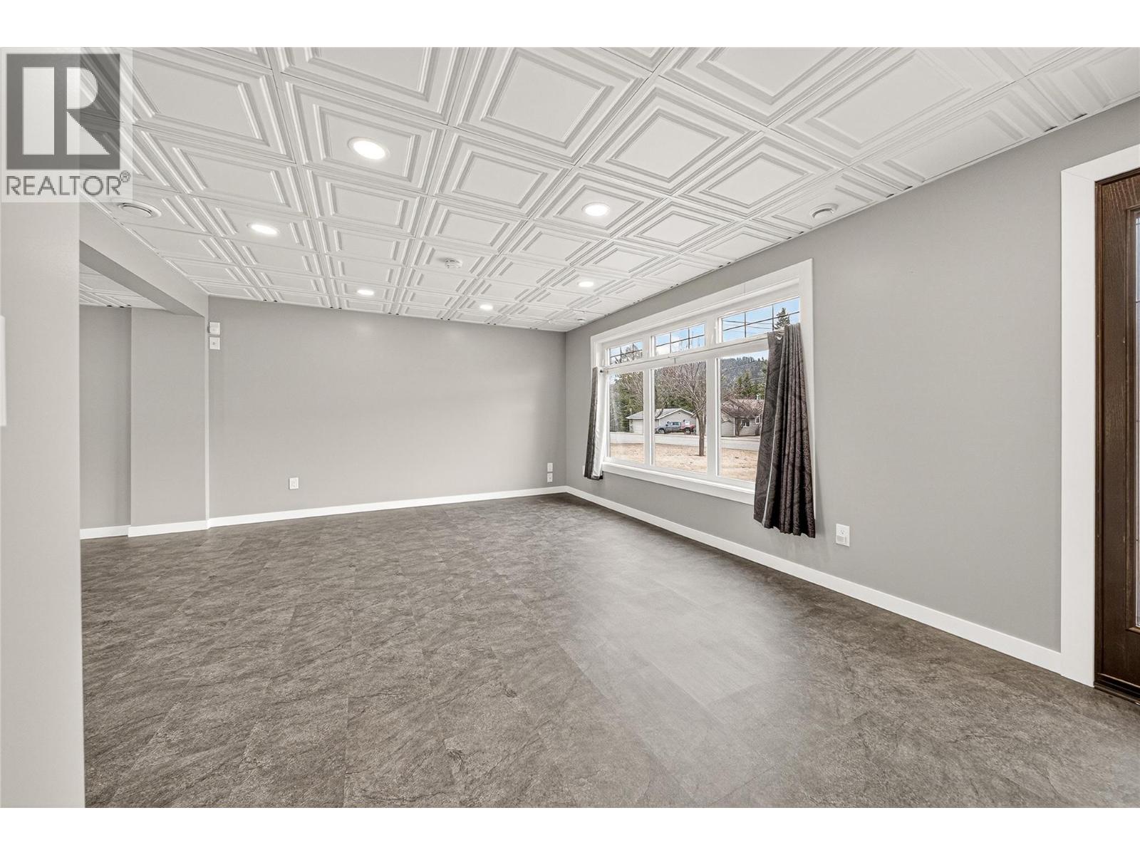 921 Alpine Way - 3