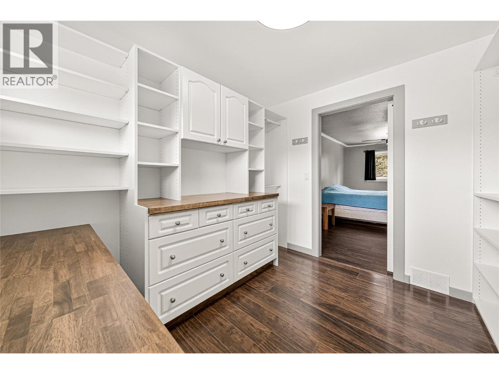 921 Alpine Way - 36
