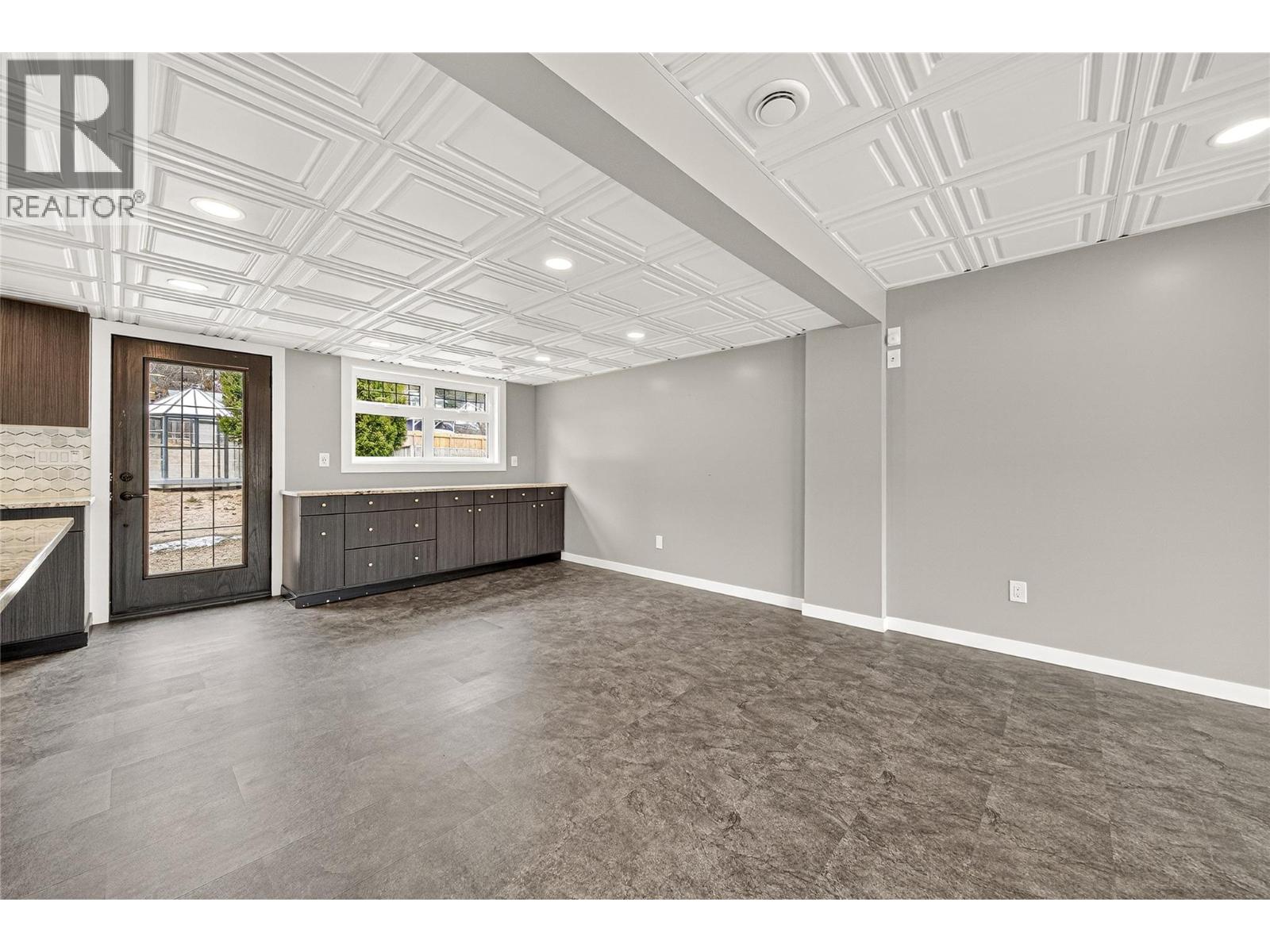 921 Alpine Way - 7