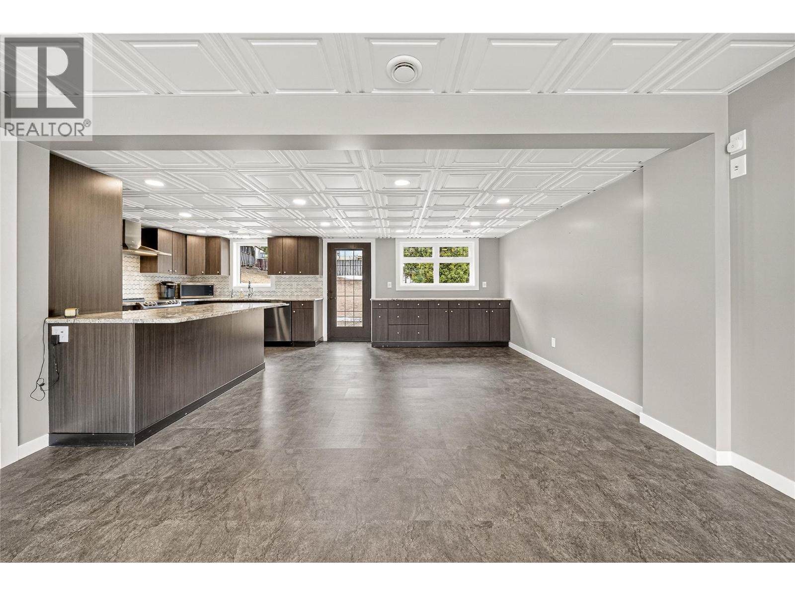 921 Alpine Way - 8