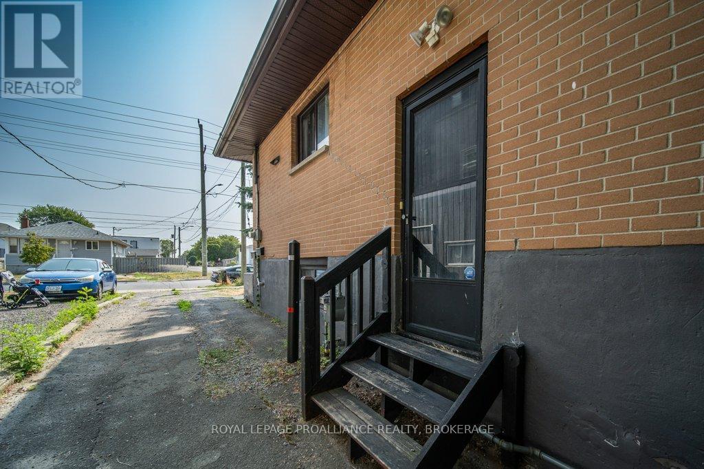 590 MACDONNELL STREET - 21